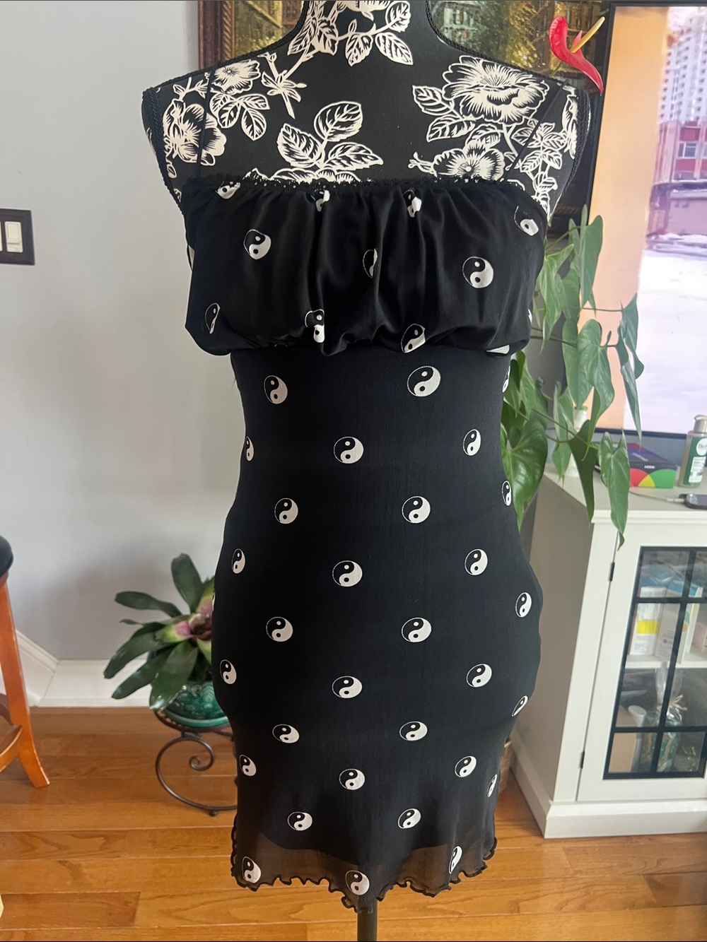 Like new Forever 21 Black Strapless Bodycon Dress with White Yin Yang Print